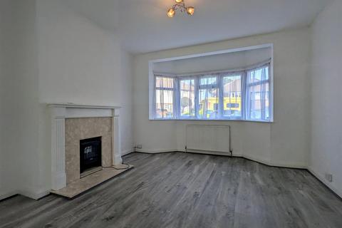 3 bedroom semi-detached house to rent, Risingholme Close, Harrow HA3