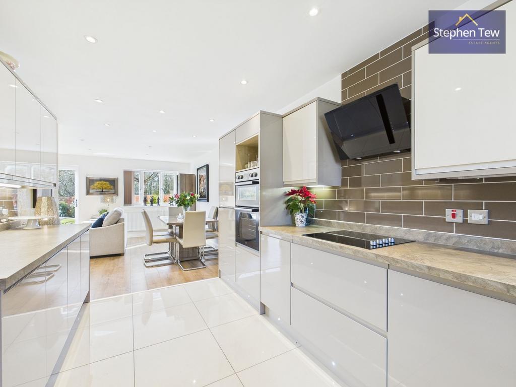 Kitchen/ Dining Room