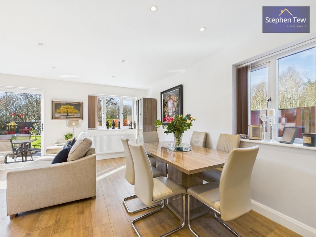 Kitchen/ Dining Room