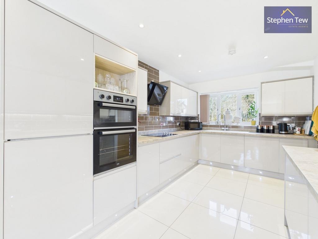 Kitchen/ Dining Room