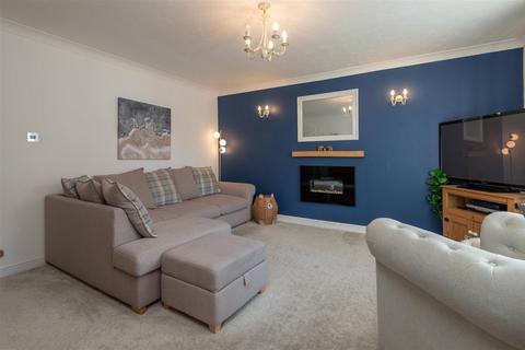 3 bedroom semi-detached house for sale, The Orchards, Brighouse