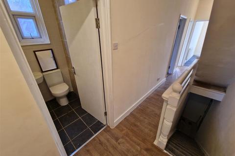 3 bedroom house to rent, Charminster Road, Bournemouth