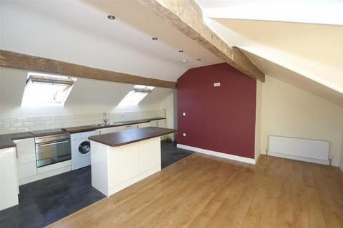 3 bedroom flat to rent, Cross Green Lane, Halton, Leeds