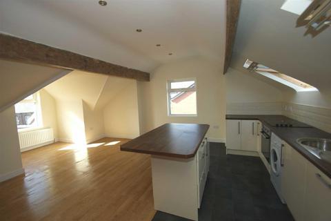 3 bedroom flat to rent, Cross Green Lane, Halton, Leeds