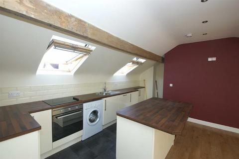 3 bedroom flat to rent, Cross Green Lane, Halton, Leeds