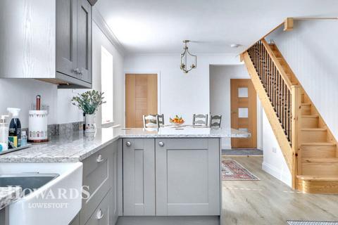 1 Beaconsfield Place, Kessingland, Lowestoft, NR33 7RJ