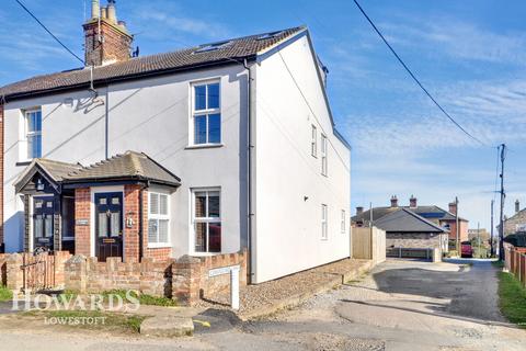 1 Beaconsfield Place, Kessingland, Lowestoft, NR33 7RJ
