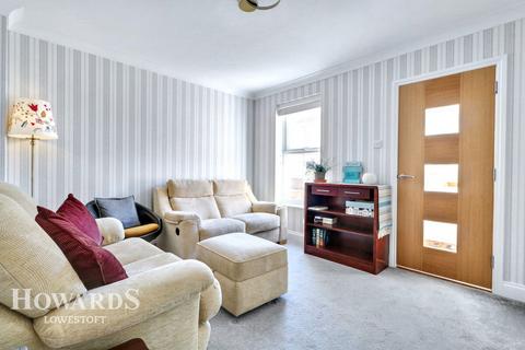 1 Beaconsfield Place, Kessingland, Lowestoft, NR33 7RJ