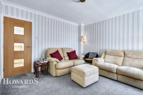 1 Beaconsfield Place, Kessingland, Lowestoft, NR33 7RJ