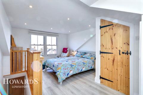 1 Beaconsfield Place, Kessingland, Lowestoft, NR33 7RJ