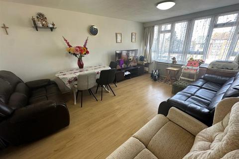 3 bedroom apartment for sale, Frank Towell Court, Feltham, Feltham