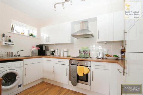 2 bedroom apartment to rent, Saffron Court, Wickford