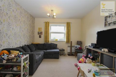 2 bedroom apartment to rent, Saffron Court, Wickford