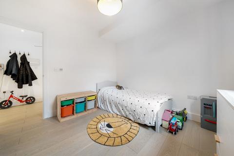 2 bedroom apartment for sale, Osborn Terrace, London