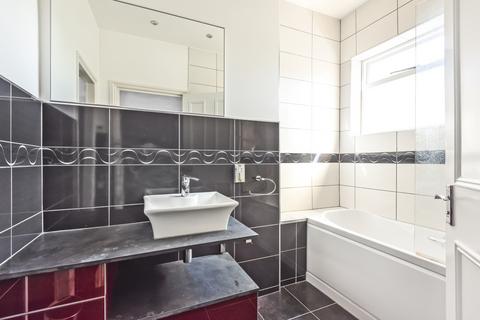 2 bedroom flat to rent, Woodside Wimbledon SW19