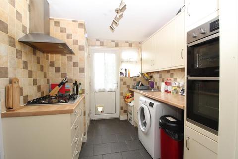 2 bedroom terraced house to rent, Cornwall Grove, Bletchley