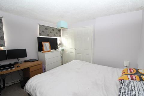 2 bedroom terraced house to rent, Cornwall Grove, Bletchley