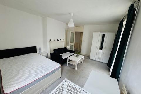 Studio to rent, Briggs House, Chambord Street, Shoreditch, E2