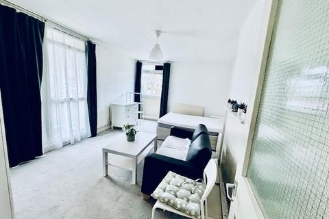 Studio to rent, Briggs House, Chambord Street, Shoreditch, E2