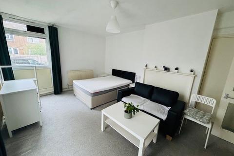 Studio to rent, Briggs House, Chambord Street, Shoreditch, E2