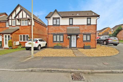 3 bedroom detached house for sale, Tyla Garw, Pontyclun CF72