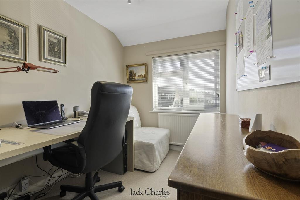 17 Newton Avenue 3.JPG