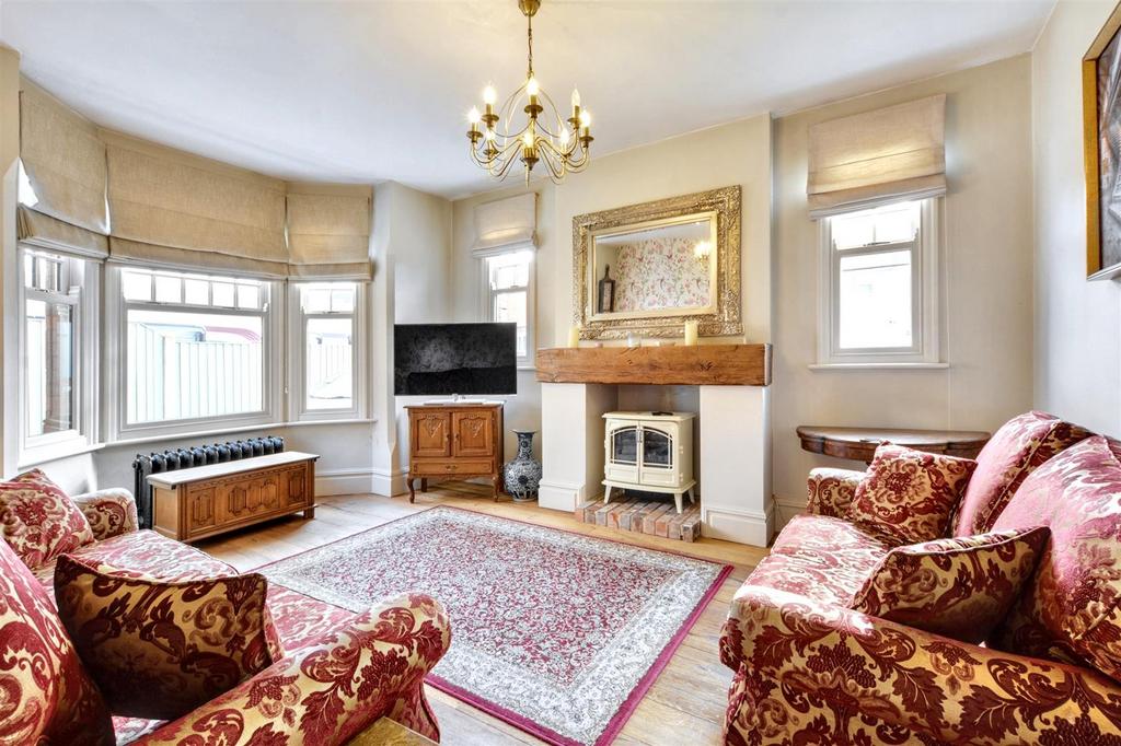 Lounge/Sitting Room