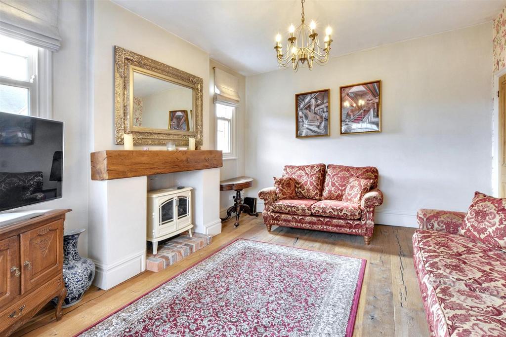 Lounge/Sitting Room