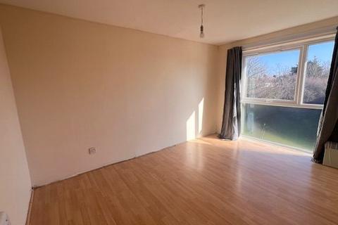 2 bedroom flat to rent, Ilford, IG2