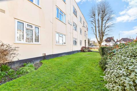 1 bedroom flat for sale, Benhill Wood Road, Sutton, Surrey