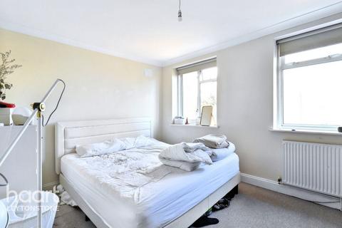 2 bedroom flat for sale, Wallwood Road, London