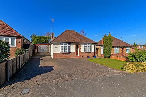 2 bedroom detached bungalow for sale, Highfield Road, Sandridge, St. Albans