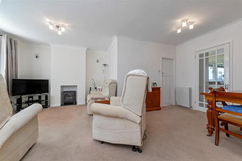 2 bedroom detached bungalow for sale, Highfield Road, Sandridge, St. Albans