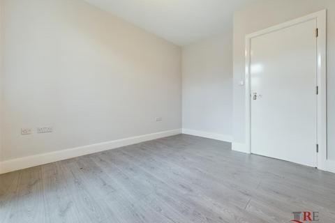 2 bedroom flat to rent, Windermere Avenue, Queens Park, London NW6