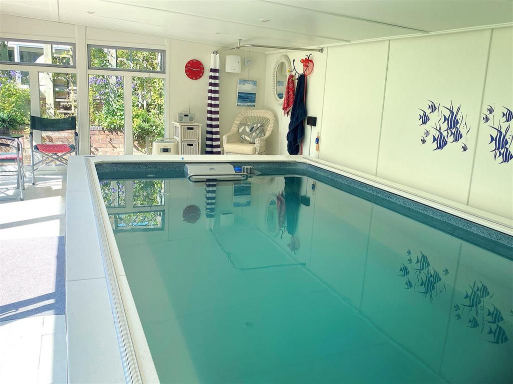 17 Clavering Walk - Pool5.jpg