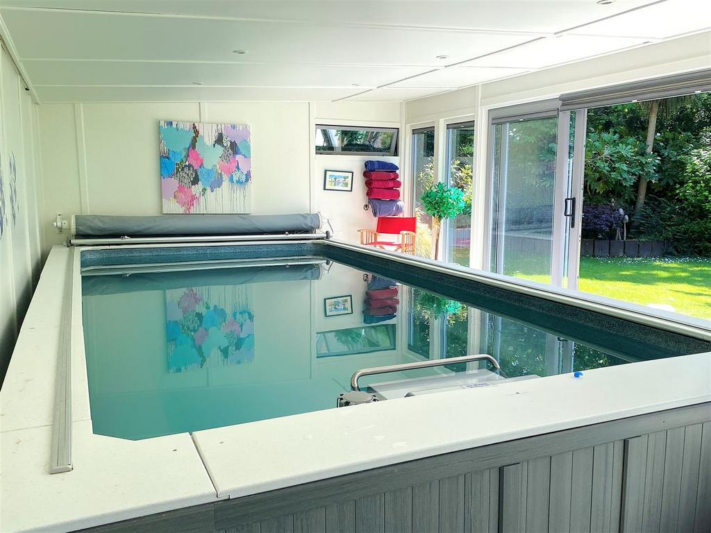 17 Clavering Walk - Pool4.jpg