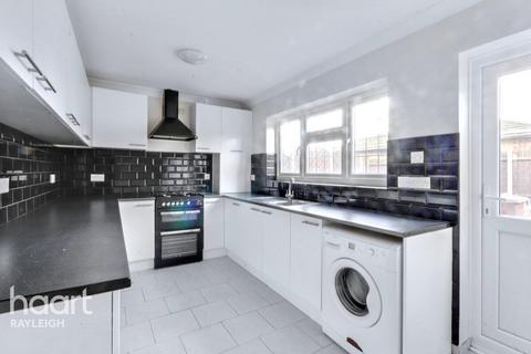 4 bedroom detached house to rent, Ness Road, Southend-on-sea