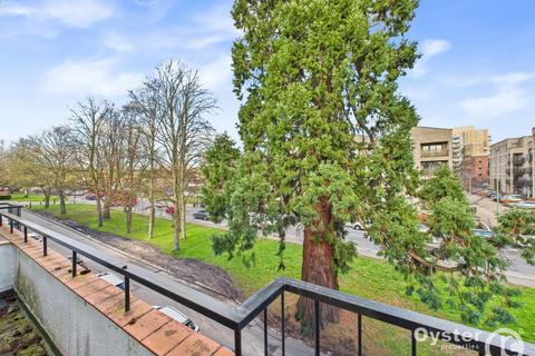 2 bedroom flat for sale, Stonegrove, Regents Court Stonegrove, HA8