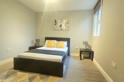 2 bedroom flat to rent, Regina Road, London, W13