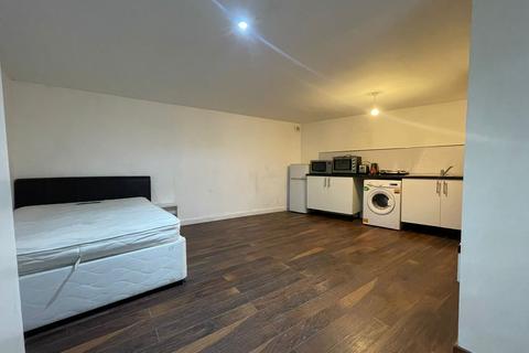 Studio to rent, Isleworth, Isleworth TW7