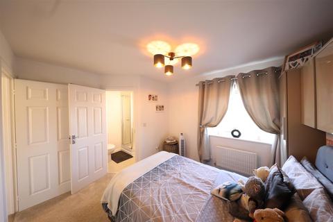 3 bedroom semi-detached house for sale, Chartwell Gardens, Kingswood, Hull