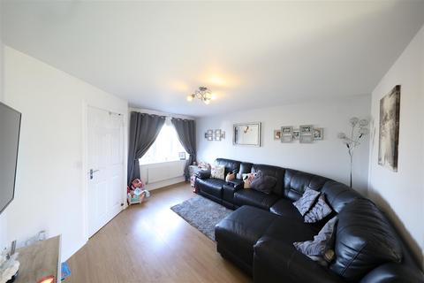 3 bedroom semi-detached house for sale, Chartwell Gardens, Kingswood, Hull