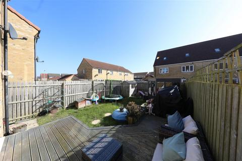 3 bedroom semi-detached house for sale, Chartwell Gardens, Kingswood, Hull