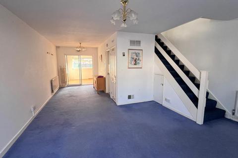 3 bedroom terraced house to rent, Ilford, IG6