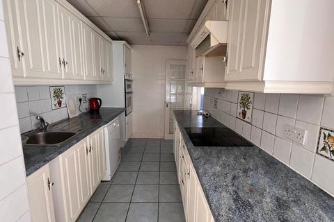 3 bedroom terraced house to rent, Ilford, IG6