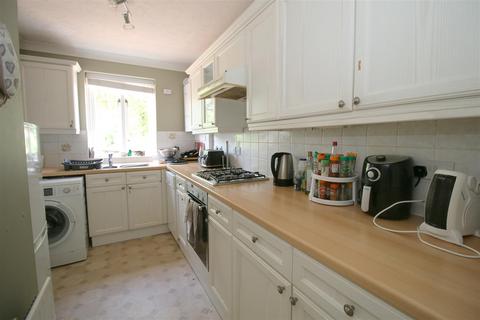 2 bedroom flat to rent, Peter Weston Place, Chichester