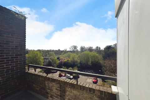 undefined, Augustus Close, Brentford