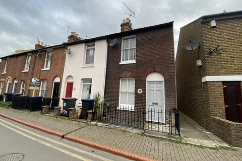 2 bedroom end of terrace house to rent, Black Griffin Lane Canterbury CT1