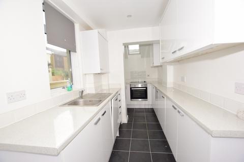 2 bedroom end of terrace house to rent, Black Griffin Lane Canterbury CT1