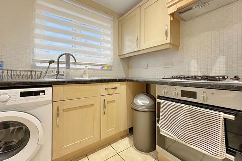 11 Lamplighters Walk, Trowbridge, BA14 0NE